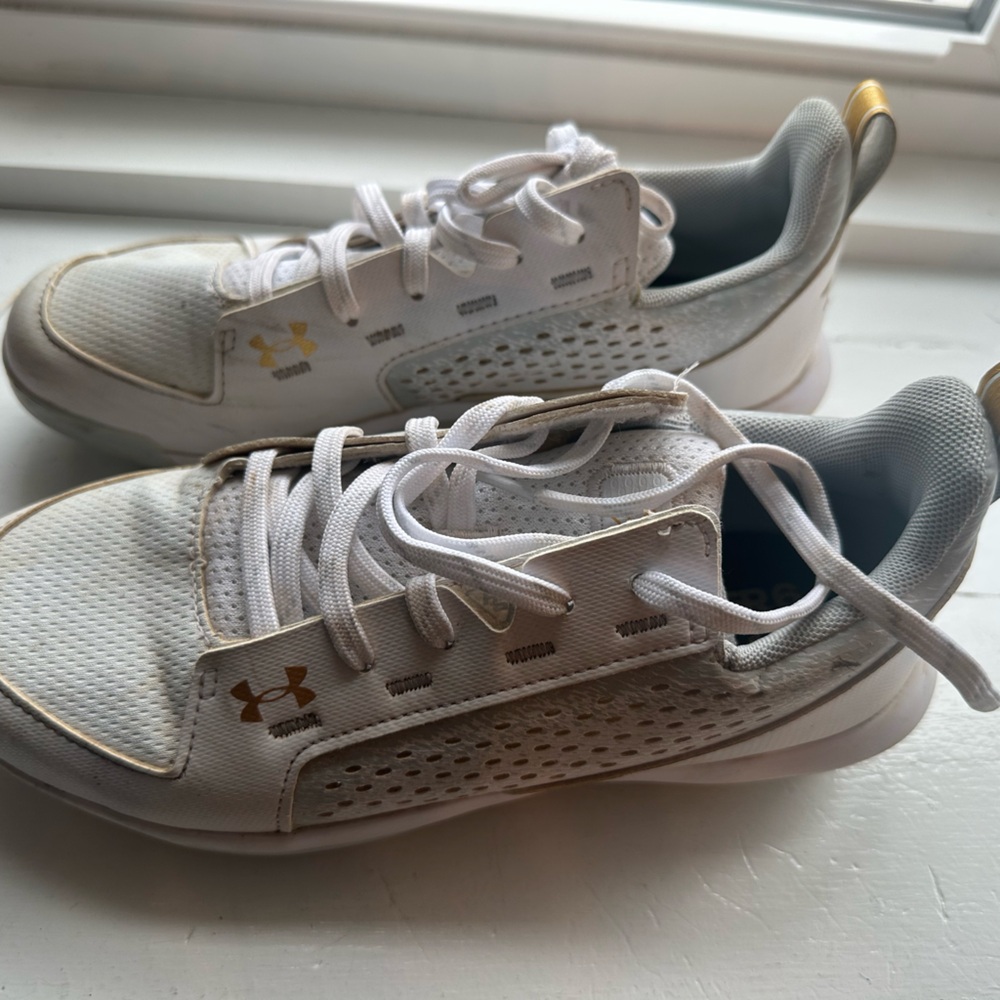 Under Armour Kids' White and Gold Baseball Cleats Size 5